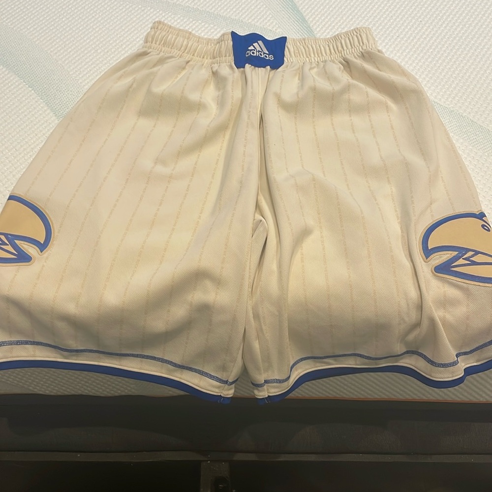 Adidas Large Kansas Jayhawks basketball shorts